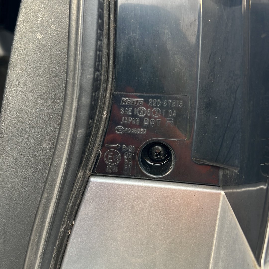 2009 Mitsubishi Outlander CW5W- Right Taillight PN: