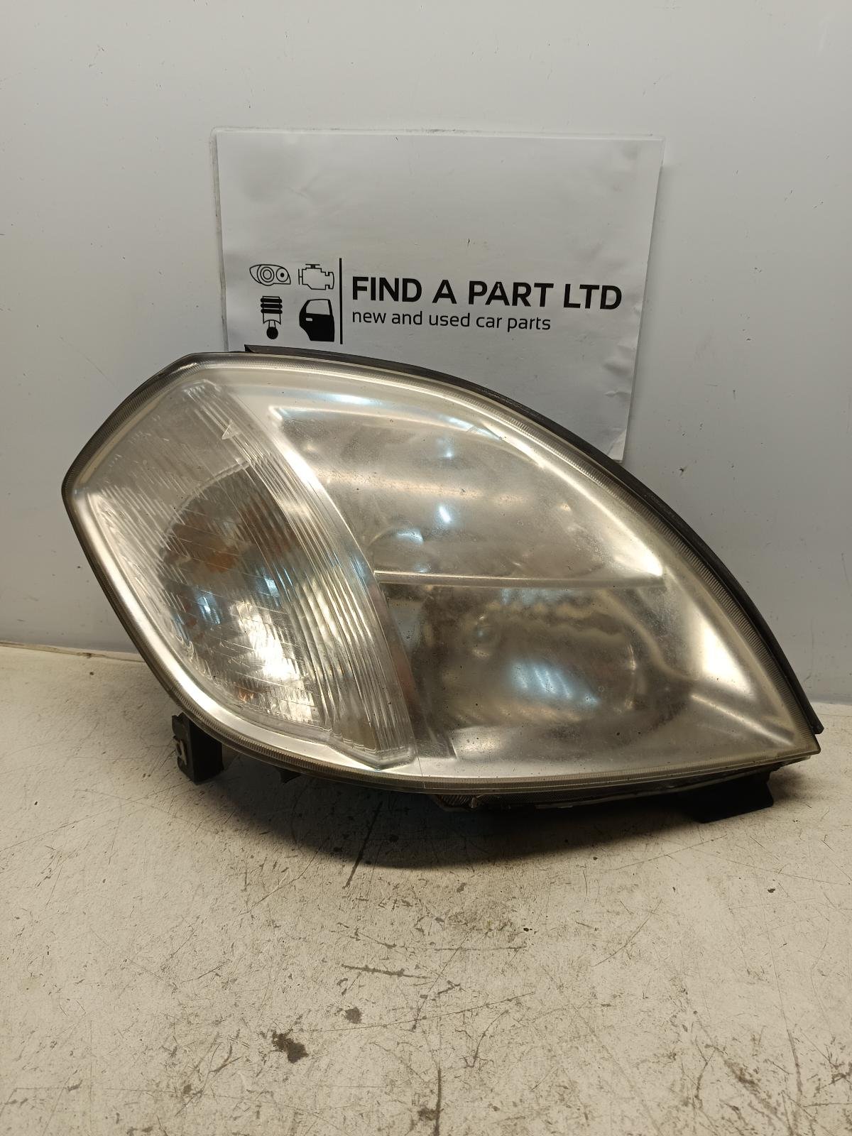 Feb 2002 to Dec 2005- Nissan Maxima J31- Right Headlight- Non Hid Type, Lens# 100-63740