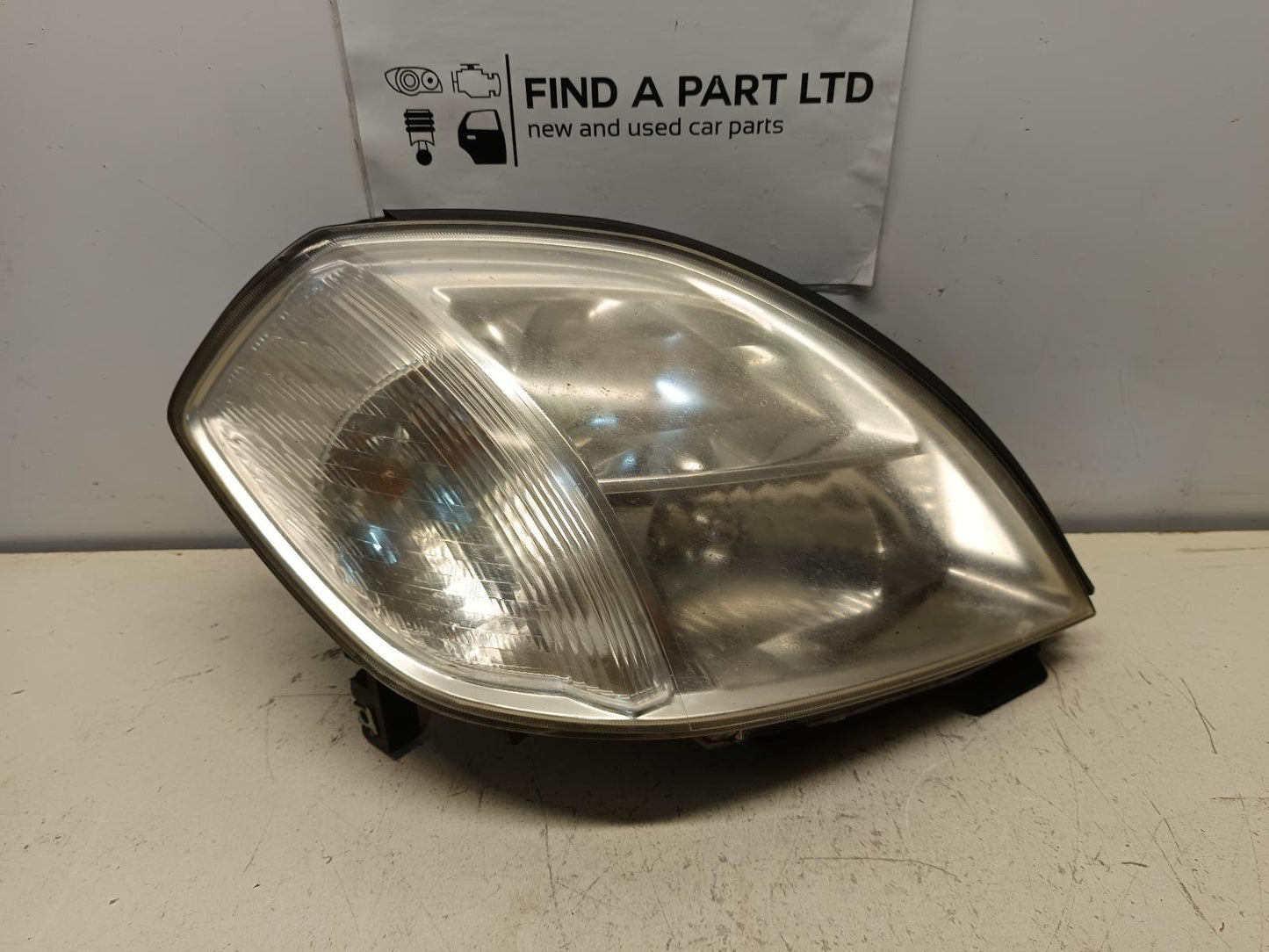 Feb 2002 to Dec 2005- Nissan Maxima J31- Right Headlight- Non Hid Type, Lens# 100-63740