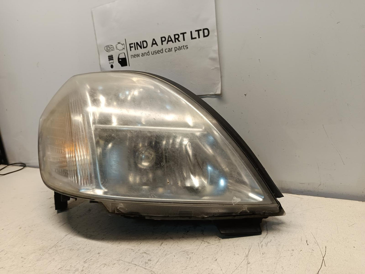 Feb 2002 to Dec 2005- Nissan Maxima J31- Right Headlight- Non Hid Type, Lens# 100-63740