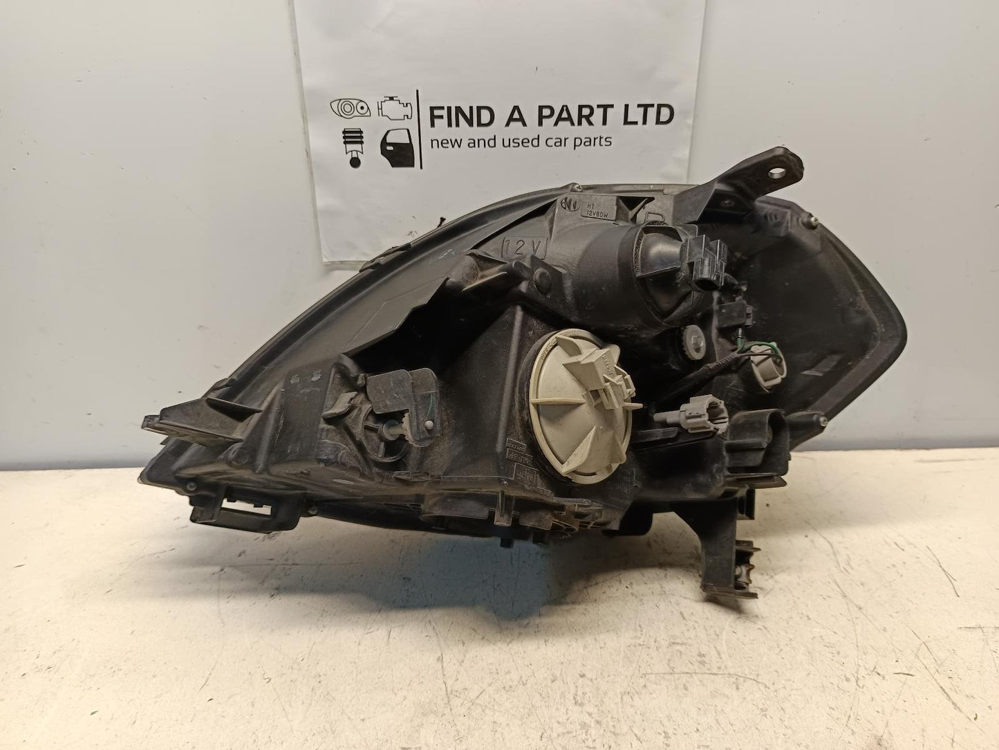 Feb 2002 to Dec 2005- Nissan Maxima J31- Right Headlight- Non Hid Type, Lens# 100-63740