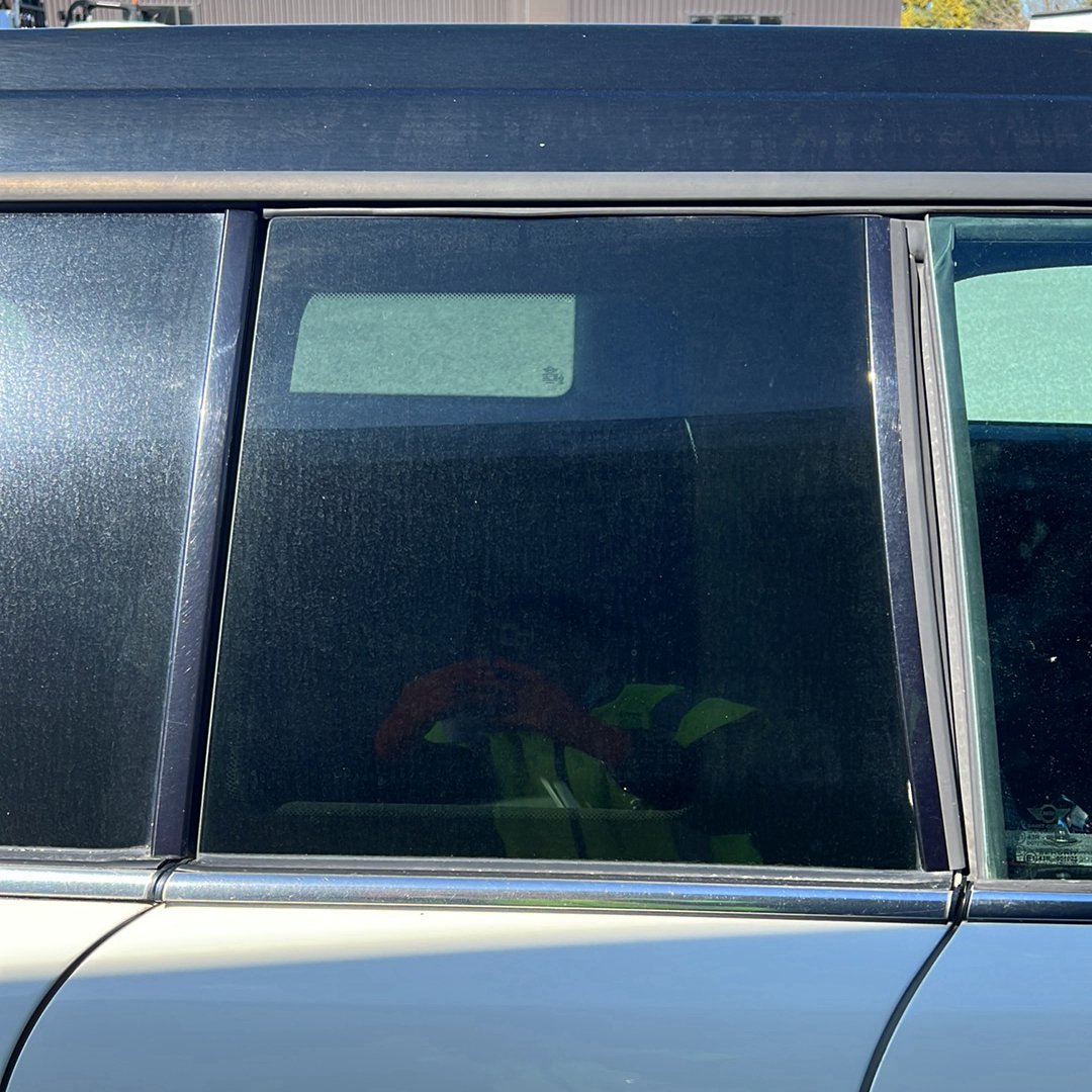 2008-2014 MINI Cooper R55 WMWML320X0TM93432 - Right Rear Door Window PN: