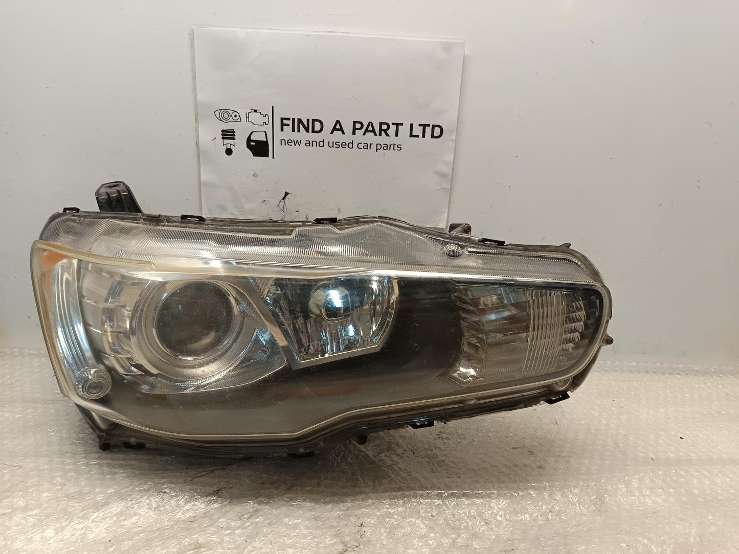 Mitsubishi Lancer- Right Headlight