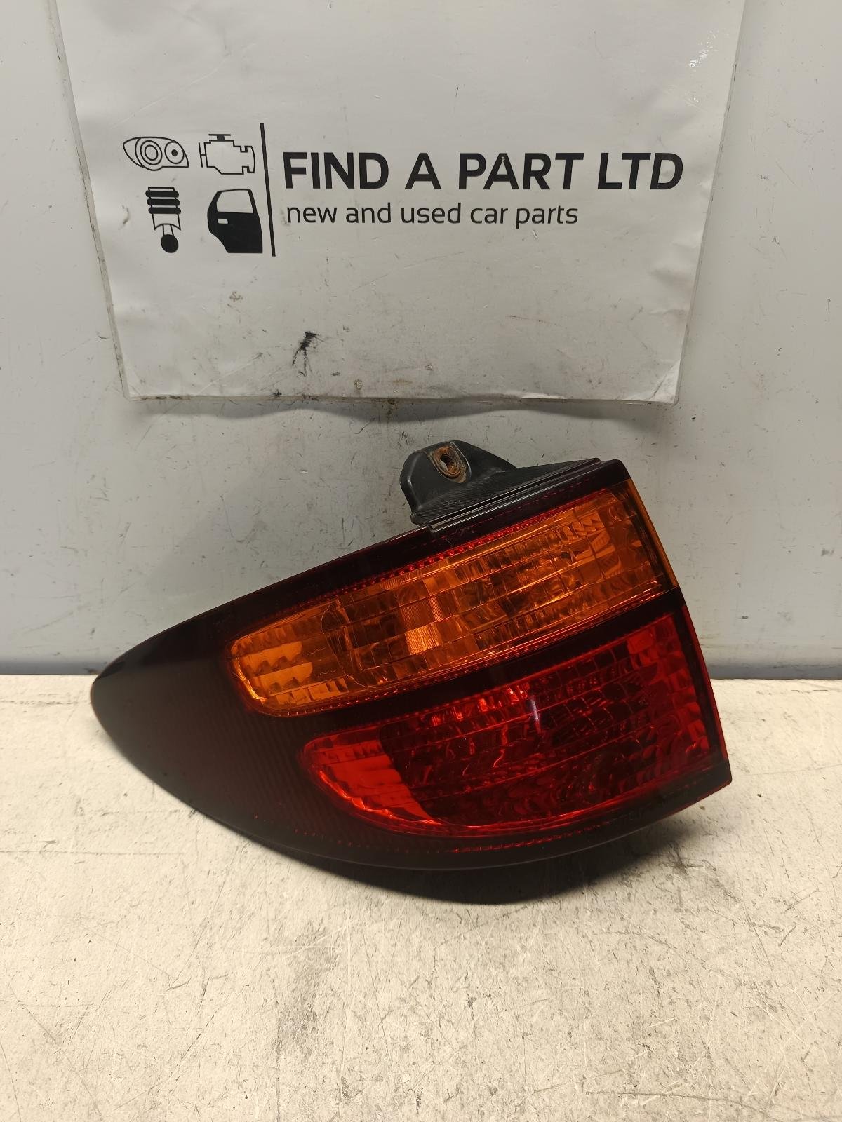 2000 to 2003 - Toyota Estima XR30 XR40 Imported - Left Taillight - Amber/Red, Lens# 28-140