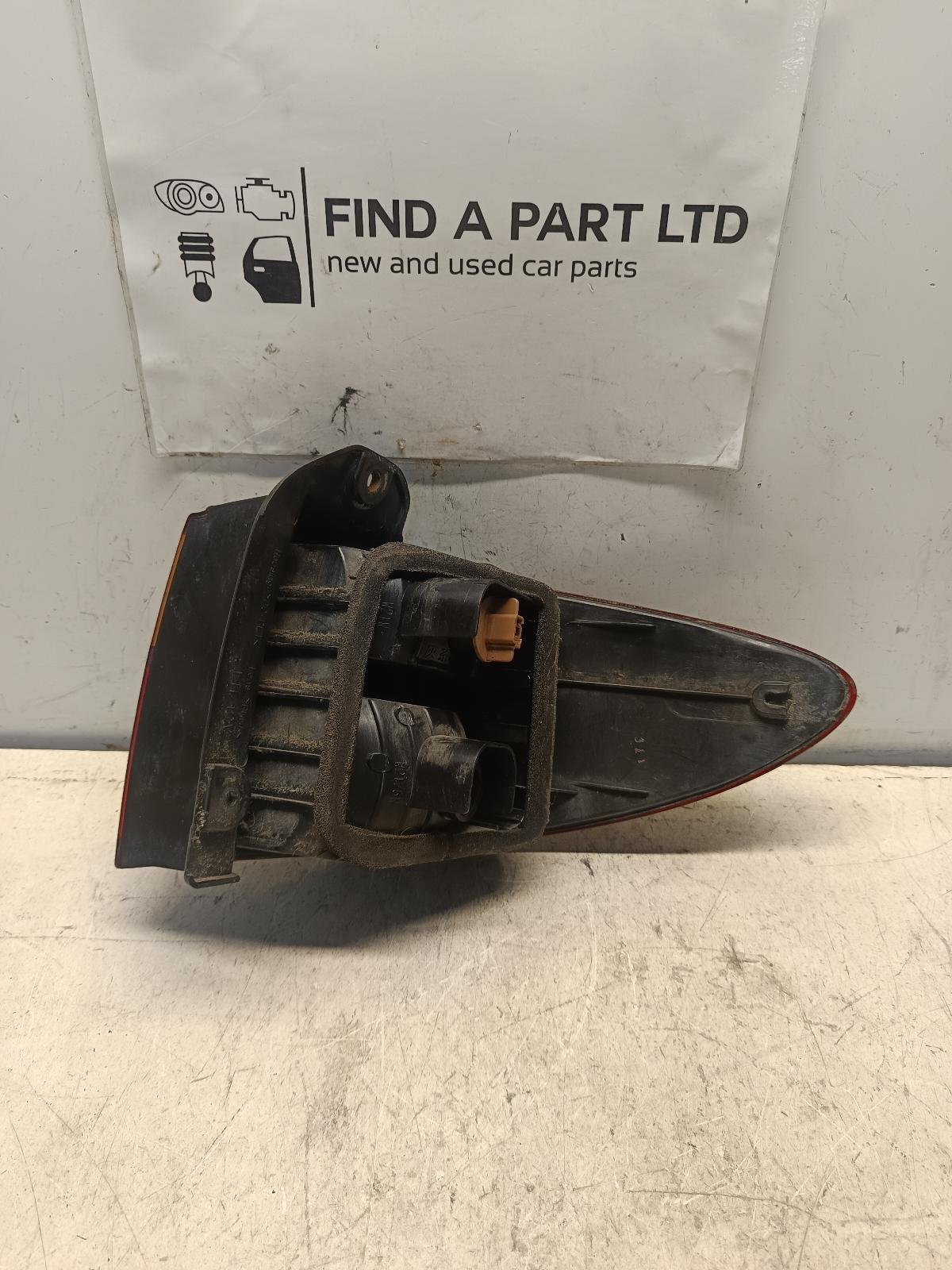 2000 to 2003 - Toyota Estima XR30 XR40 Imported - Left Taillight - Amber/Red, Lens# 28-140