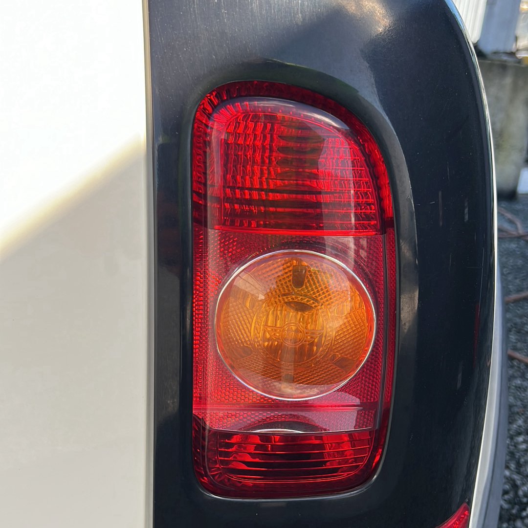 2008-2014 MINI Cooper R55 WMWML320X0TM93432 - Right Taillight PN: 2604
