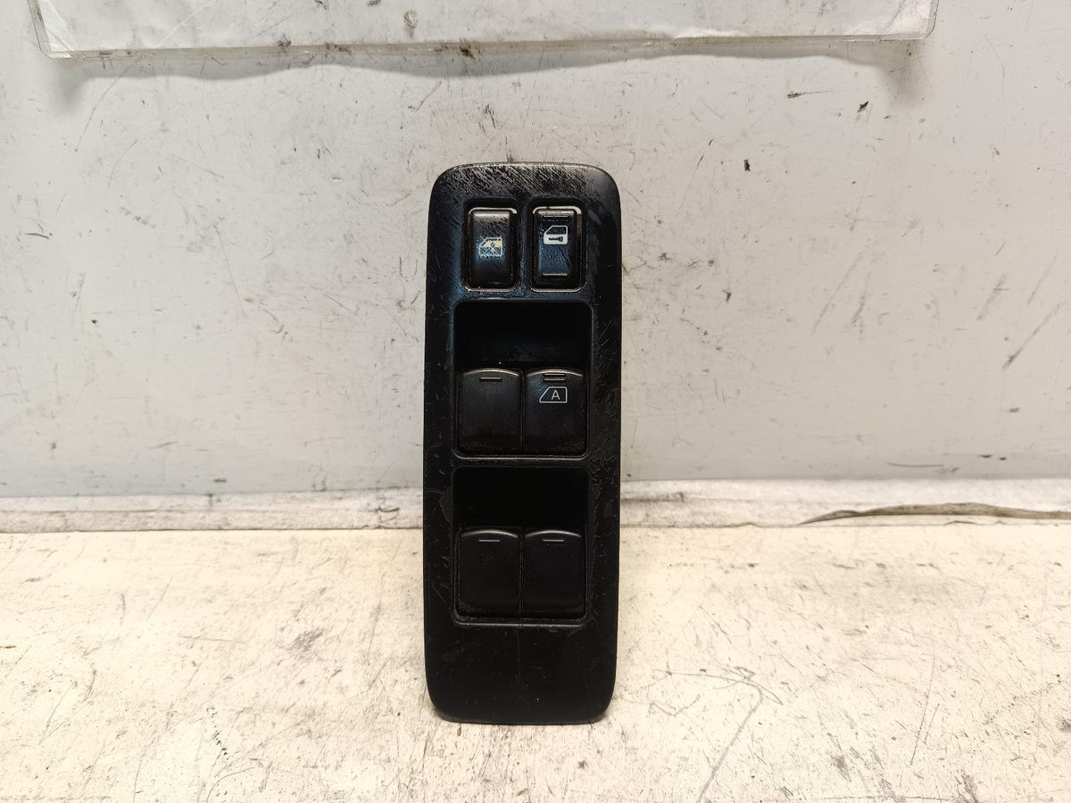 Oct 2007 to May 2014 - Nissan Dualis J10 - Right Front Master Power Window Switch