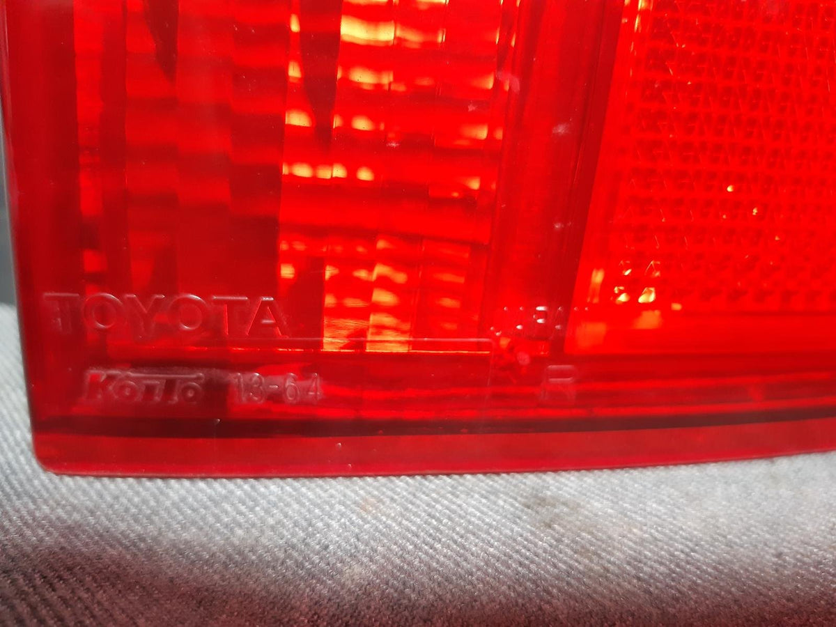 Left Taillight - ZZE122 (JAPAN-VIN JTD), HATCH, LENS# 13-64, 12/01-03/04 (NZ ONLY)