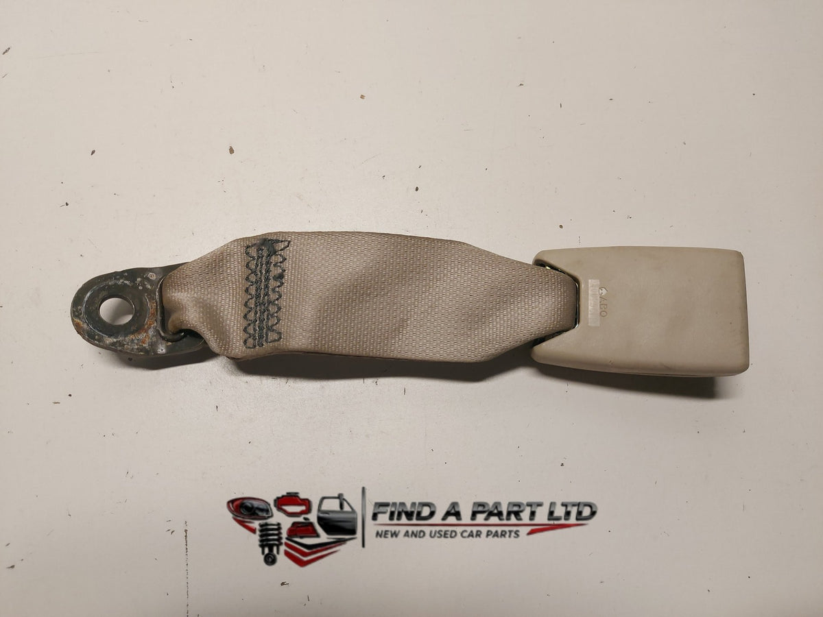 2004 Toyota Ipsum - Centre Seat Belt Stalk PN: G2285