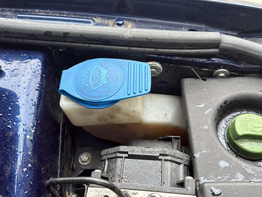 1998-2005 Volkswagen Passat- Washer Bottle PN: