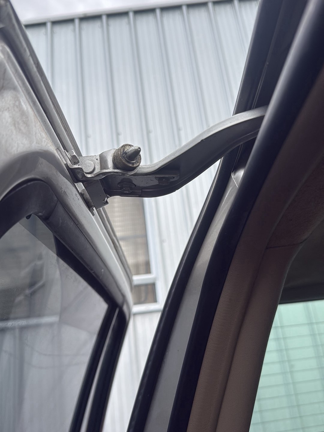 2003-2011 Toyota Raum Z20 NCZ20 - Right Side Door Upper Rollers PN: