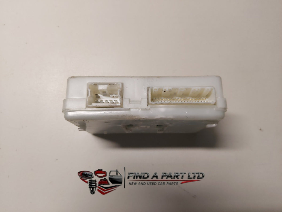 2006 Nissan Elgrand E51 - DOOR LOCK CONTROL MODULE PN: 28450 WL