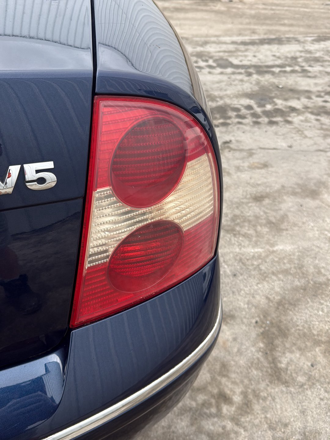 1998-2005 Volkswagen Passat- Right Taillight PN: