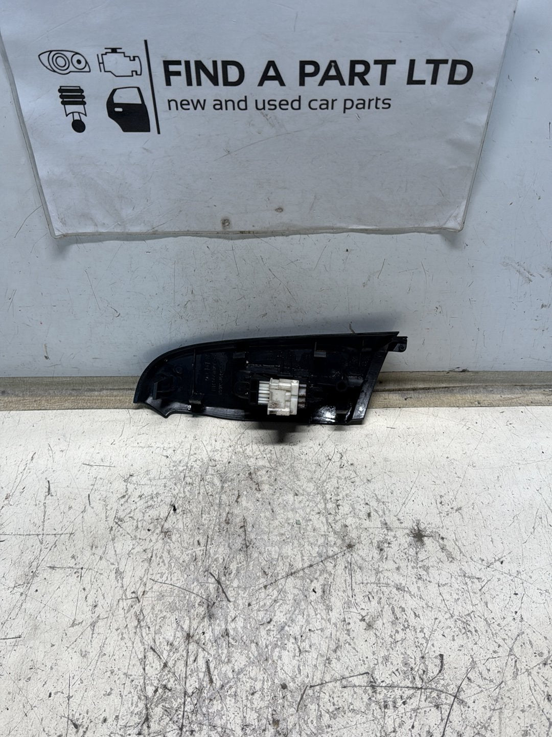 2000-2005 Nissan Bluebird Sylphy- Right Rear Window Switch PN:
