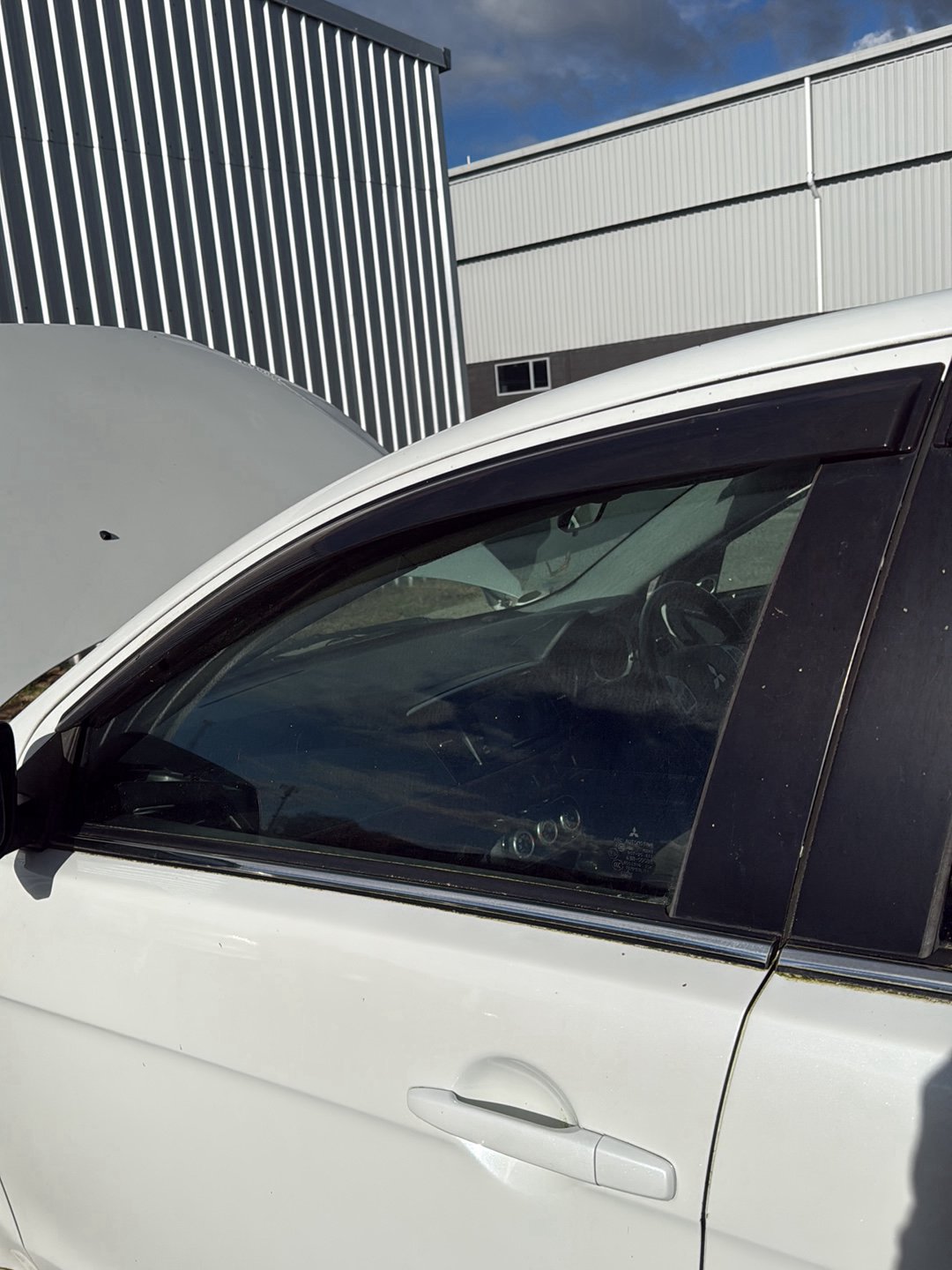 2004-2012 Mitsubishi Galant DJ CY4A - Left Front Door Window PN: