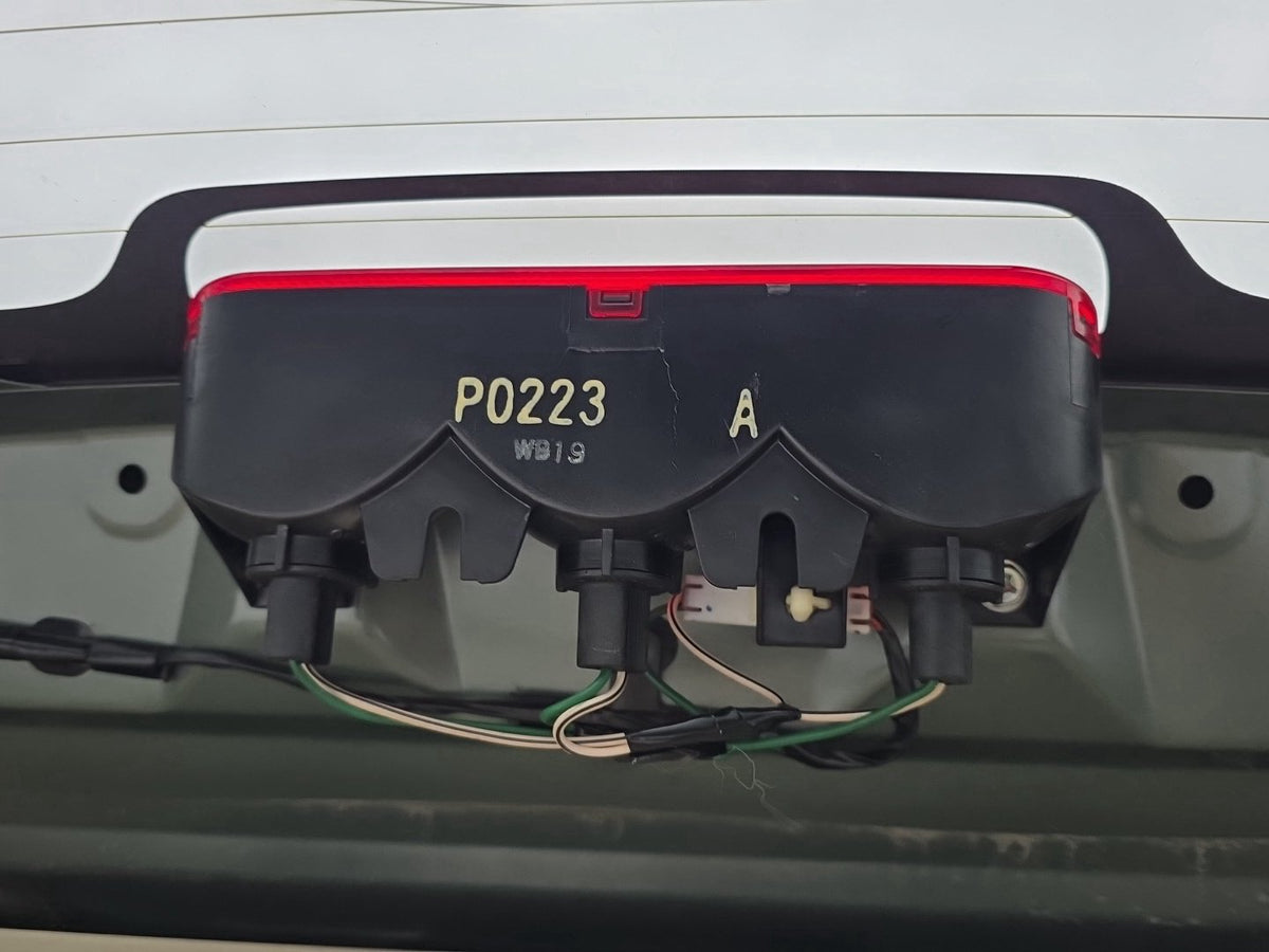 2007 Mitsubishi Delica CV5W - High Level Stoplight PN: