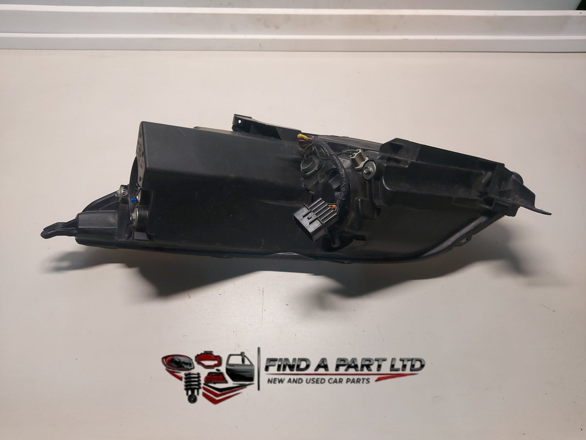 2006 Mitsubishi Colt Z2*W - Right Headlight PN: STANLEY P5136