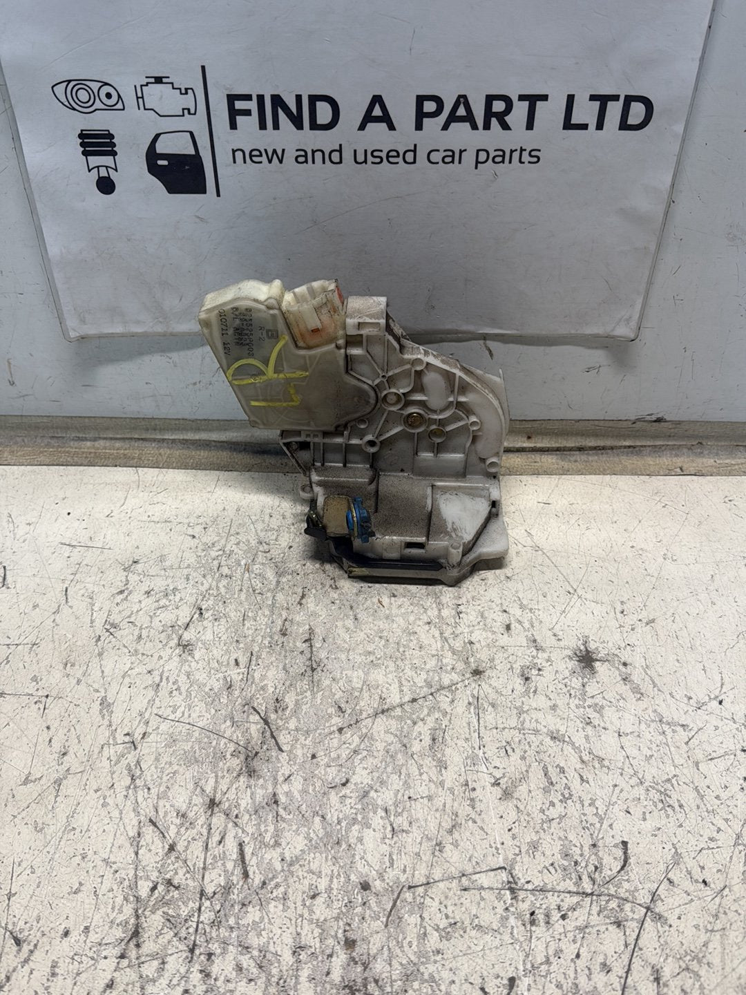 1995-2002 Nissan Primera P11 - Left Rear Lock Mechanism PN: