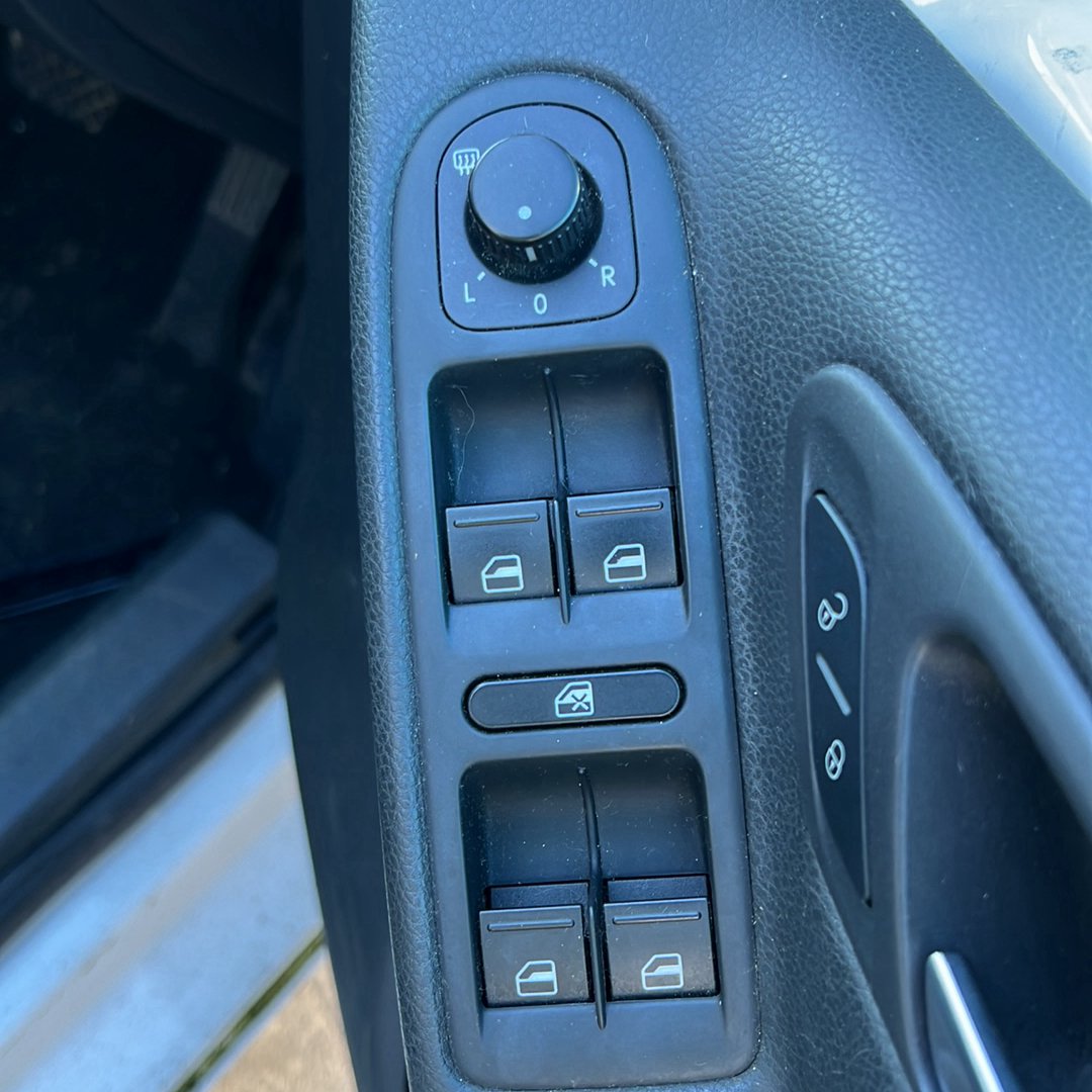 Oct 2008 to Mar 2013- Volkswagen Golf Mk6 Hatchback 5 Door- Right Front Master Power Window Switch- W/ Chrome On Switches Type