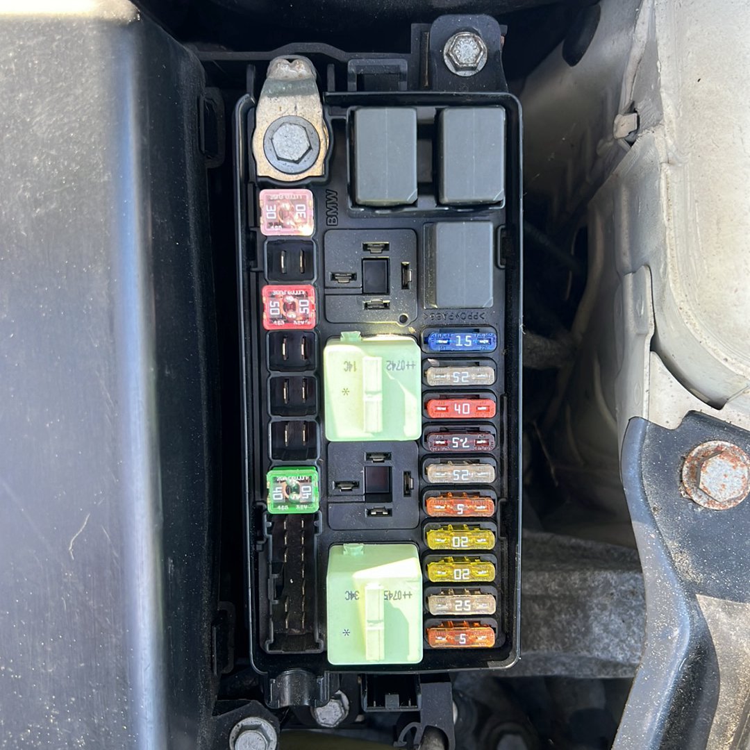2008-2014 MINI Cooper R55 WMWML320X0TM93432 - Fuse Box PN: