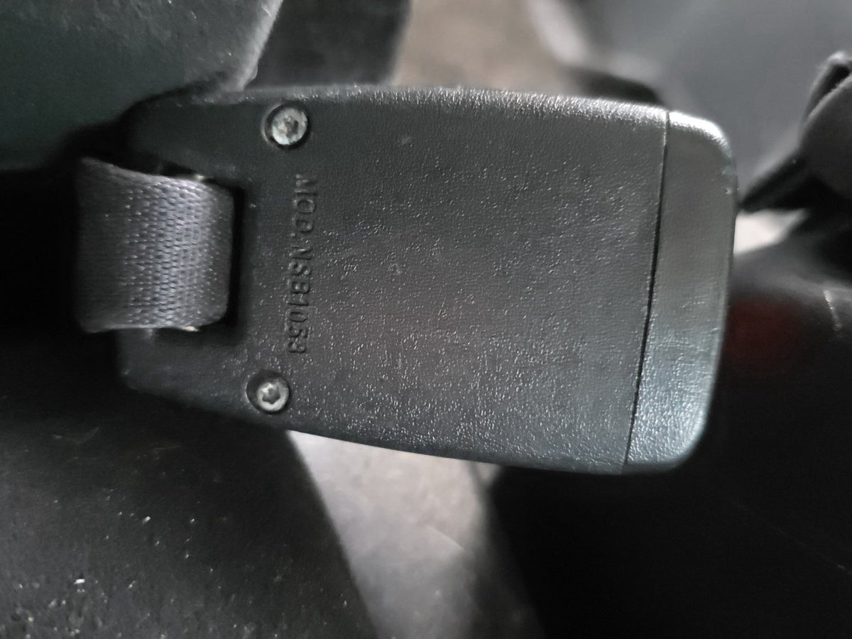 2007 Mitsubishi Delica CV5W - Centre Seat Belt Stalk PN: