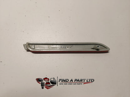 2004 Toyota Ipsum - Left Rear Bumper Reflector PN: 53-17601