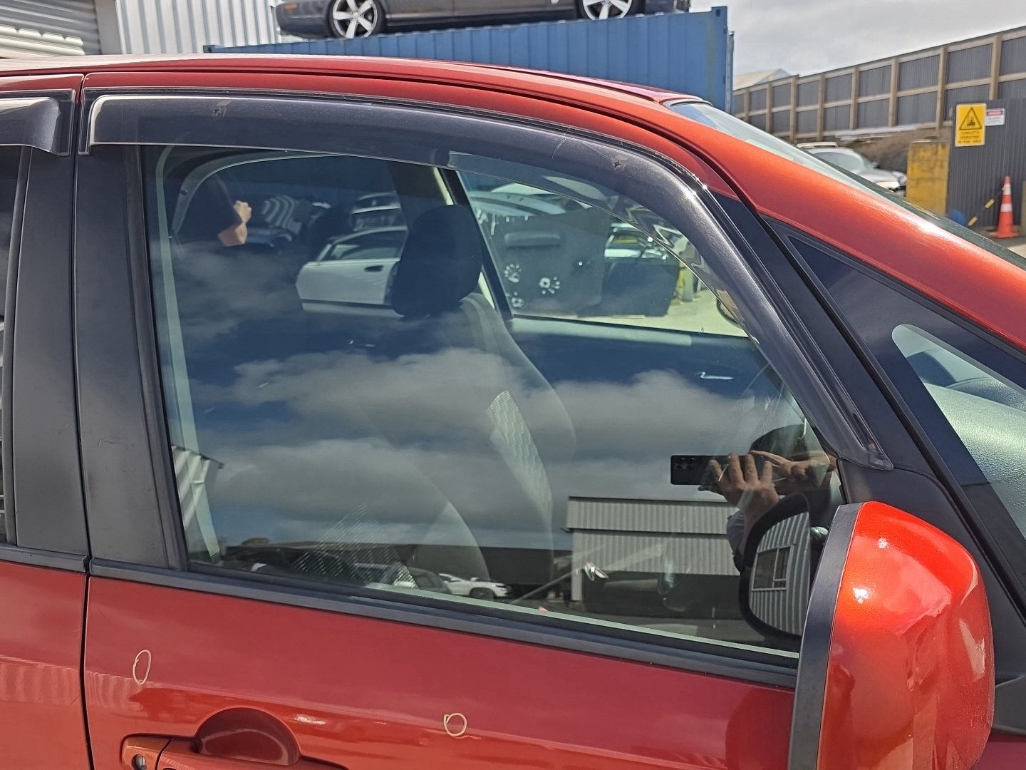 2006-2012 Suzuki SX4 YA11S - Right Front Door Window PN: M2E3