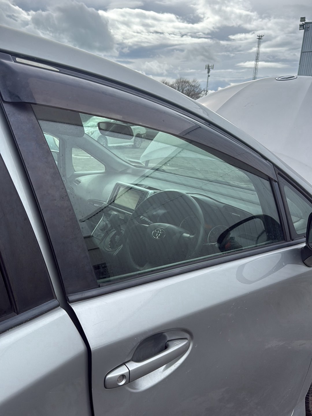 2009-2017 Toyota Wish ZGE20 - Right Front Door Window PN: