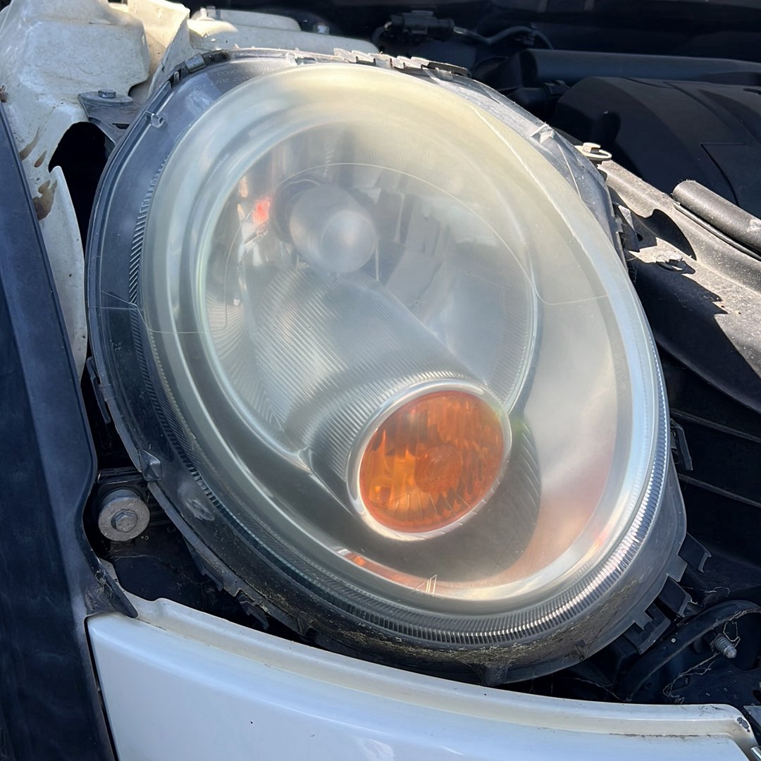 2008-2014 MINI Cooper R55 WMWML320X0TM93432 - Right Headlight PN: 0301225702