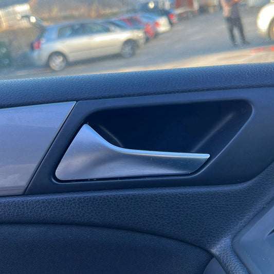 Oct 2008 to Mar 2013- Volkswagen Golf Gen 6- Left Front Door Interior Handle