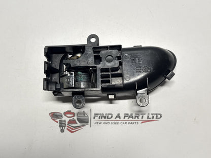 2006 Nissan X-Trail T30 - Right Front Door Interior Handle PN: