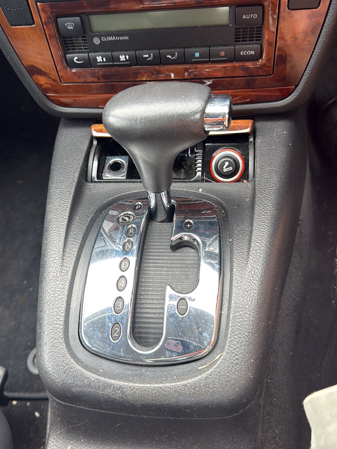 1998-2005 Volkswagen Passat- Gear Stick/Shifter PN: