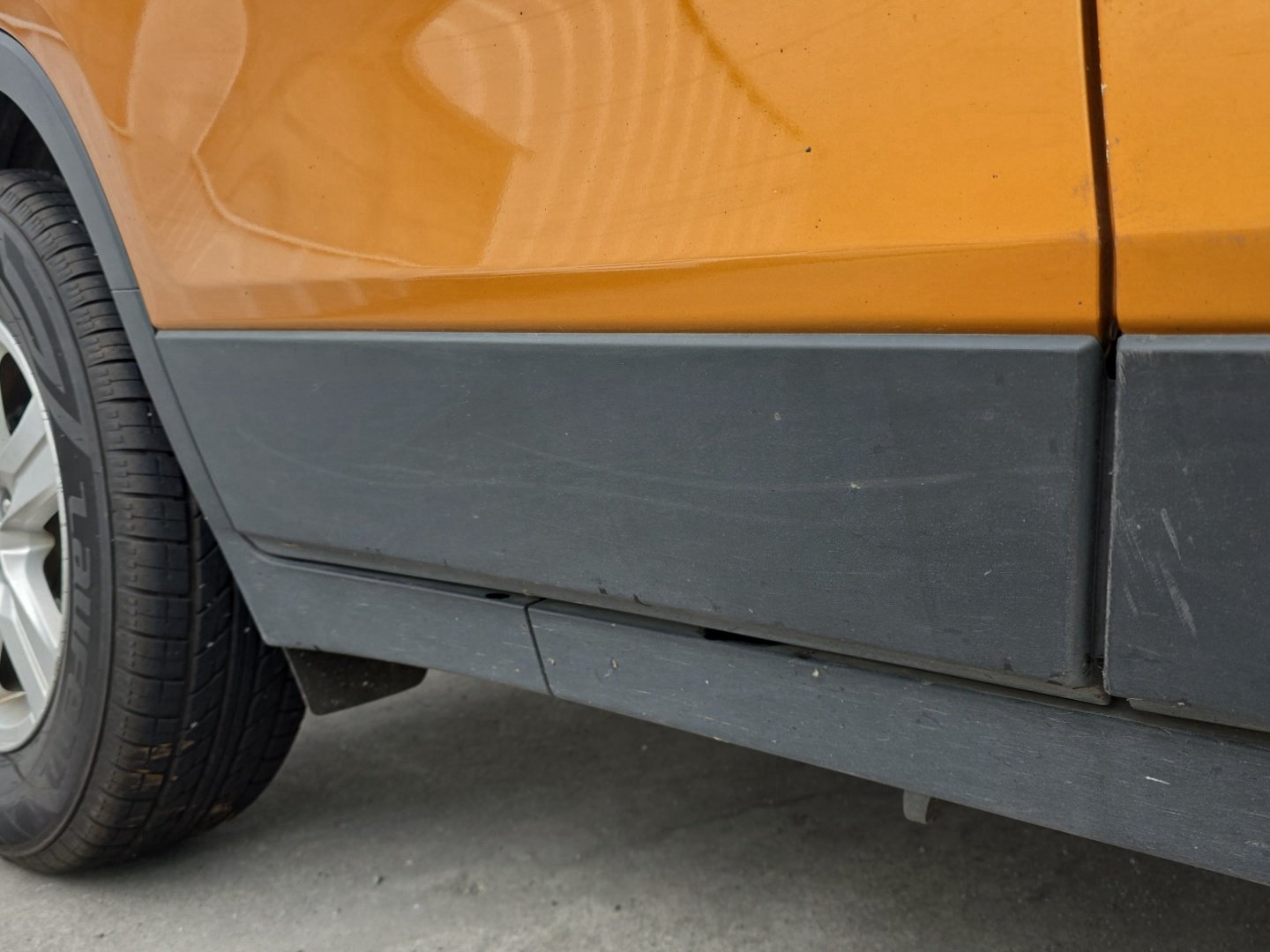 2017 Holden Trax TJ MY17 - Right Rear Lower Door Moulding PN: