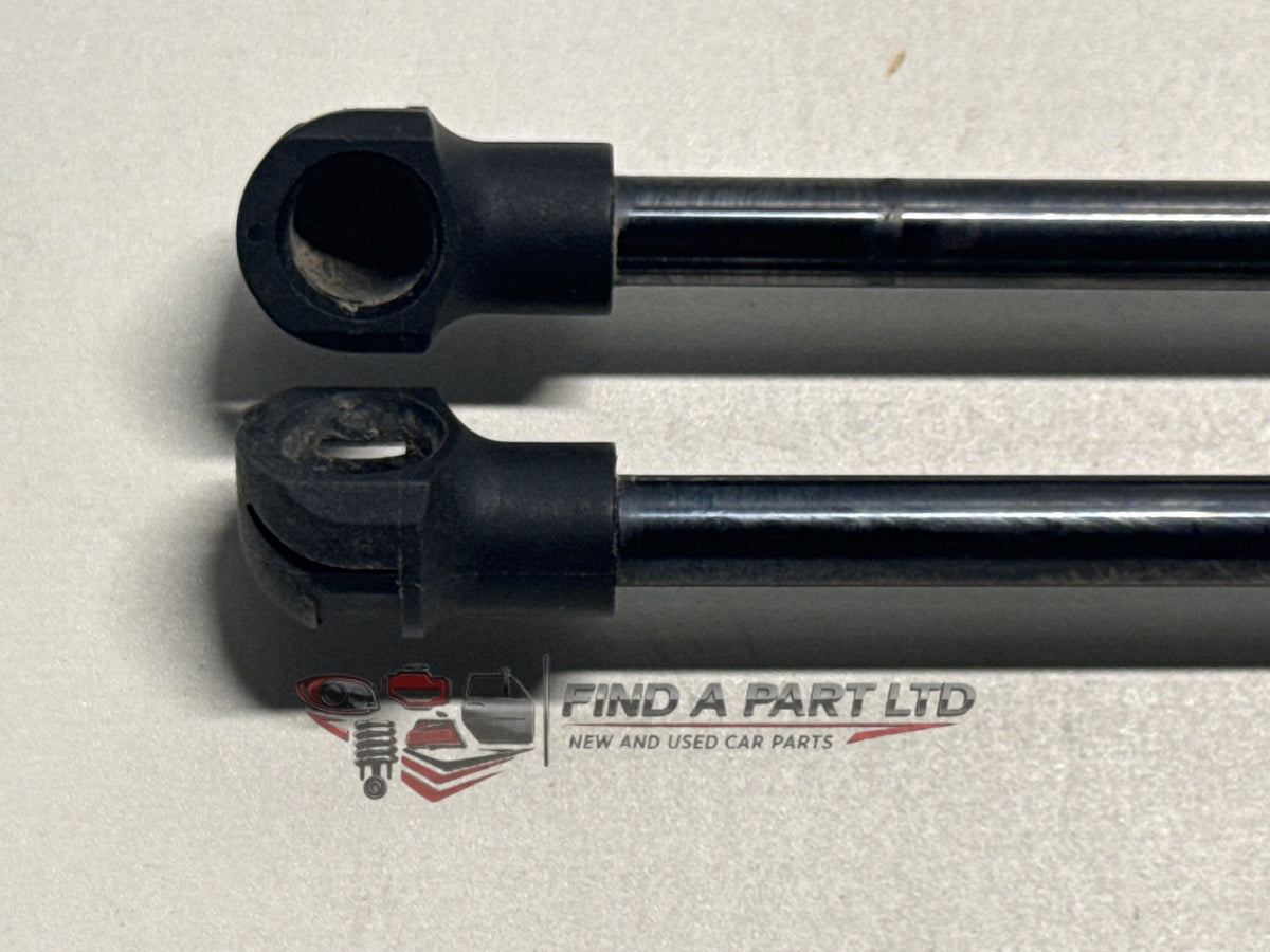 2016 Mitsubishi Outlander GF*W - tailgate strut pair PN: 5802A 559, 5802A600