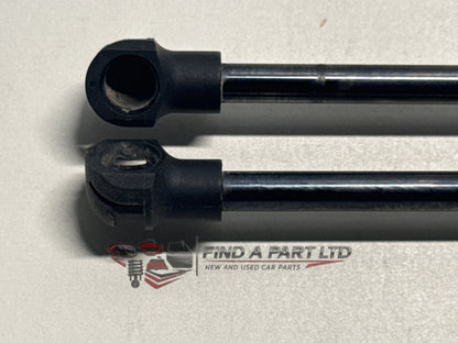 2016 Mitsubishi Outlander GF*W - tailgate strut pair PN: 5802A 559, 5802A600
