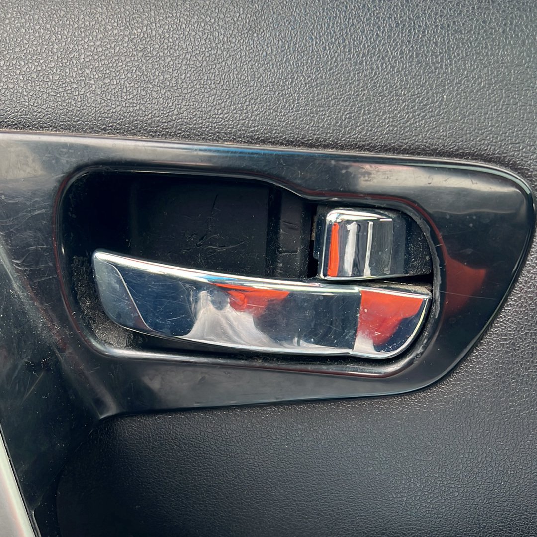 2006-2010 Nissan Dualis J10 J10 - Right Front Door Interior Handle PN: