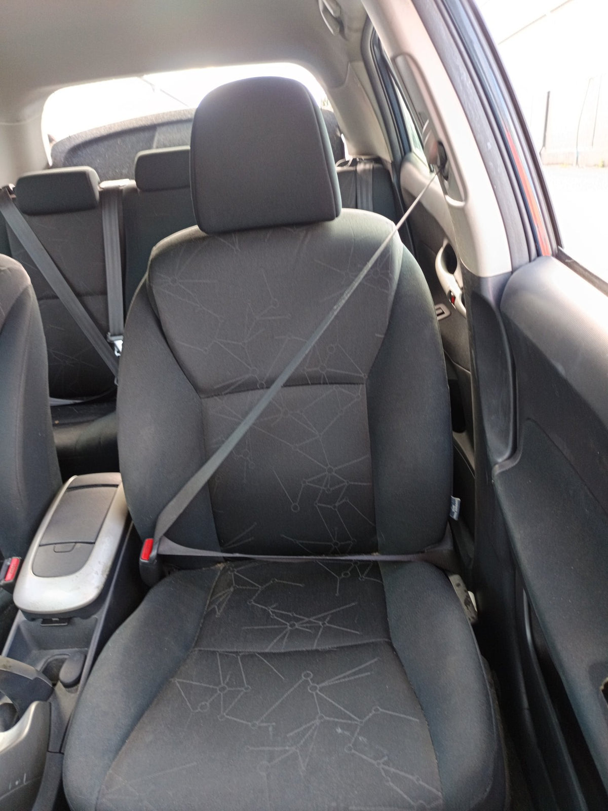 2009 Toyota Corolla JTNKU56E00109575 - Left Front Seat Belt PN: