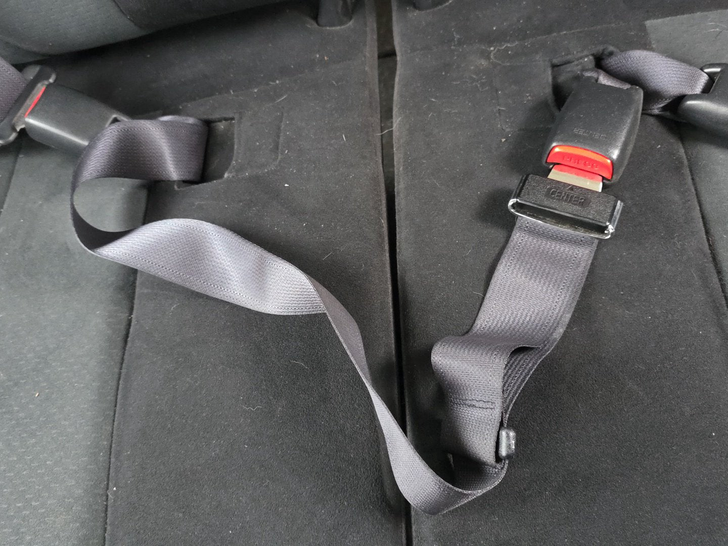 2007 Mitsubishi Delica CV5W - Rear Centre Third Row Seat Belt PN: