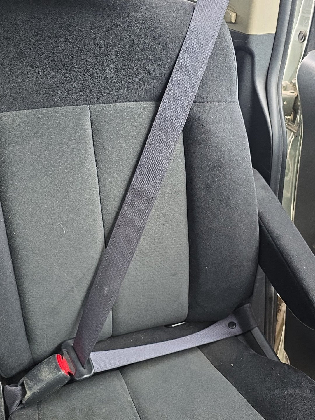 2007 Mitsubishi Delica CV5W - Left Rear Seat Belt PN: 6080323