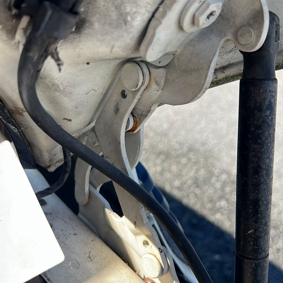 2008-2014 MINI Cooper R55 WMWML320X0TM93432 - Left Bonnet Hinge PN: