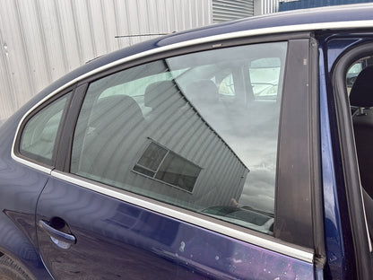 1998-2005 Volkswagen Passat- Right Rear Door Window PN: