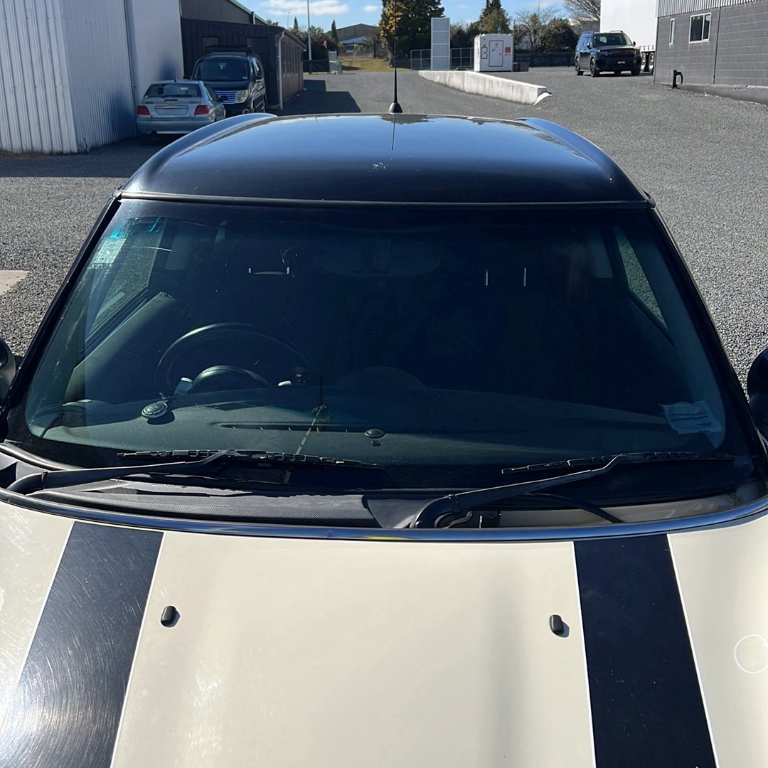 2008-2014 MINI Cooper R55 WMWML320X0TM93432 - Windscreen PN: