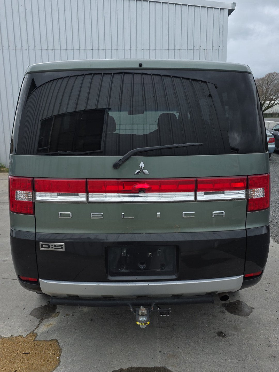 2007 Mitsubishi Delica CV5W - Tailgate Shell PN:
