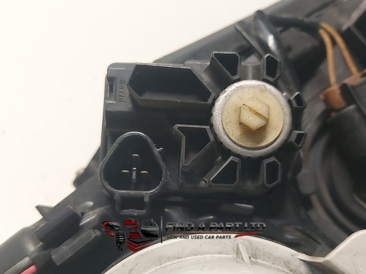 2004 Subaru Legacy BL - Right Headlight PN: 100-20791 100-20794 100-20792