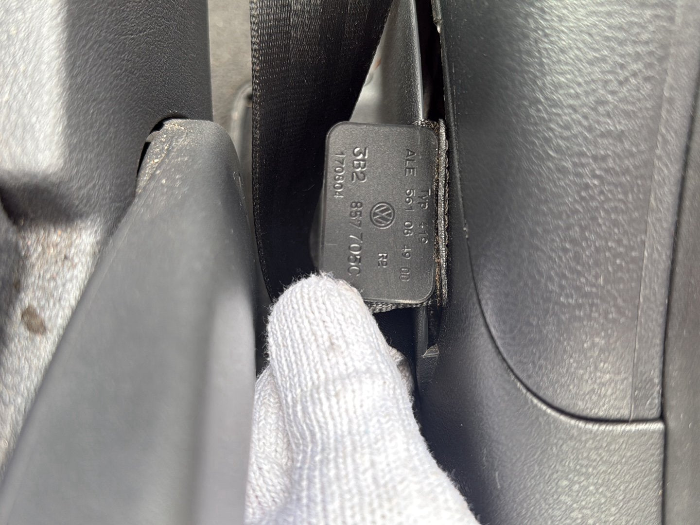 1998-2005 Volkswagen Passat- Left Front Seat Belt PN: