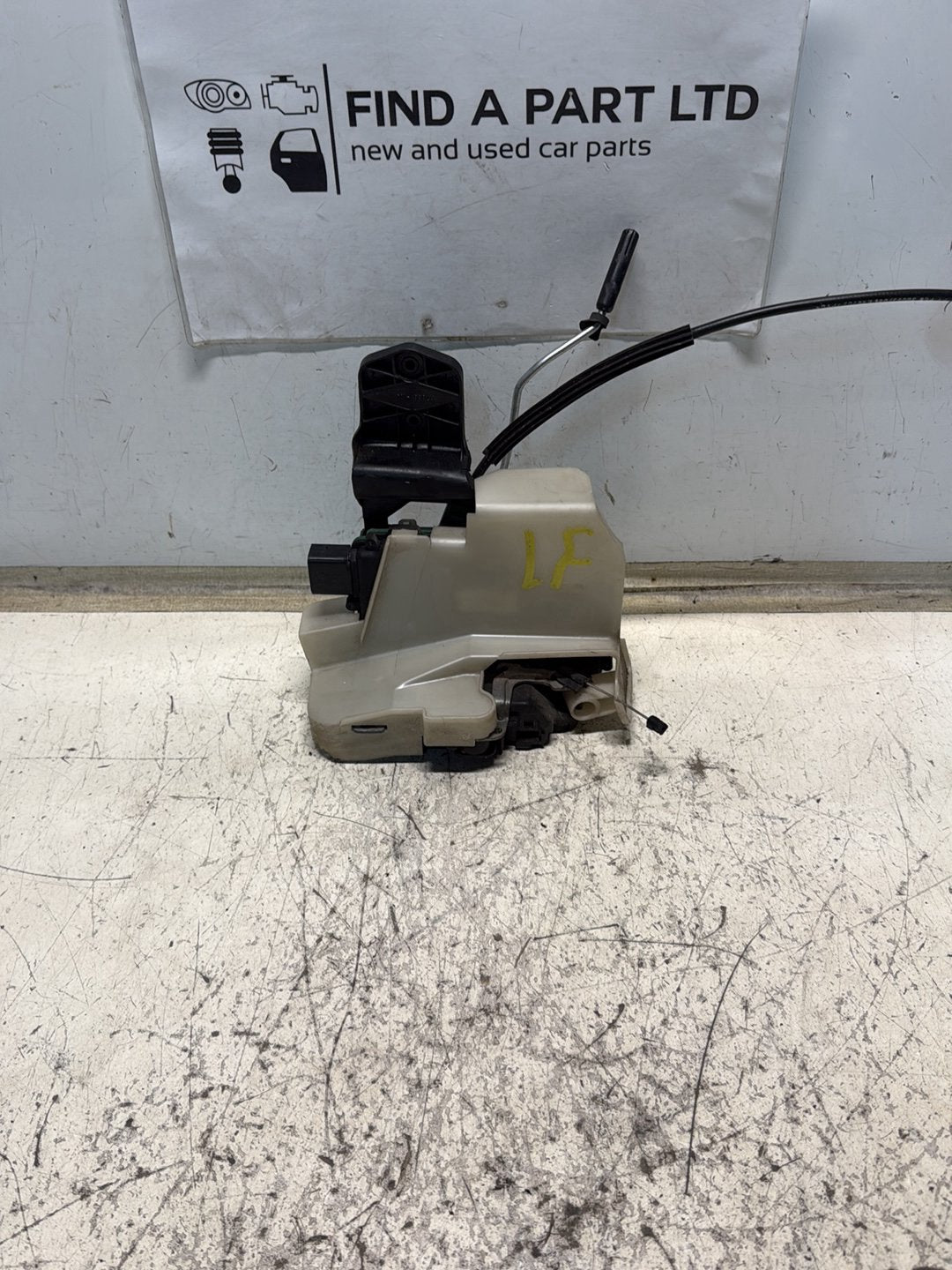 2001-2006 Volkswagen Passat- Left Front Lock Mechanism PN:
