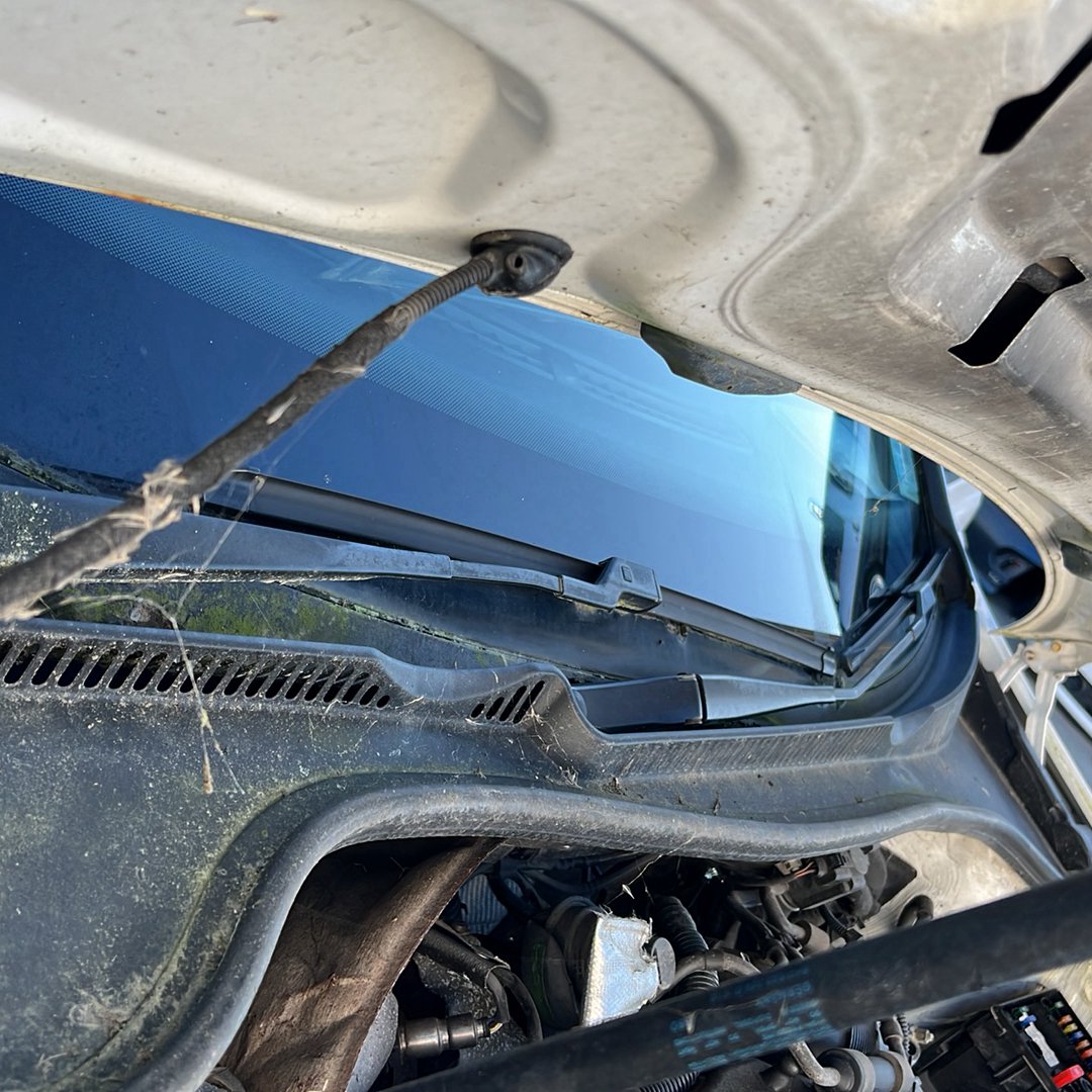 Oct 2008 to Mar 2013- Volkswagen Golf Mk6 Hatchback- Wiper Arm- Front (Rh Side)
