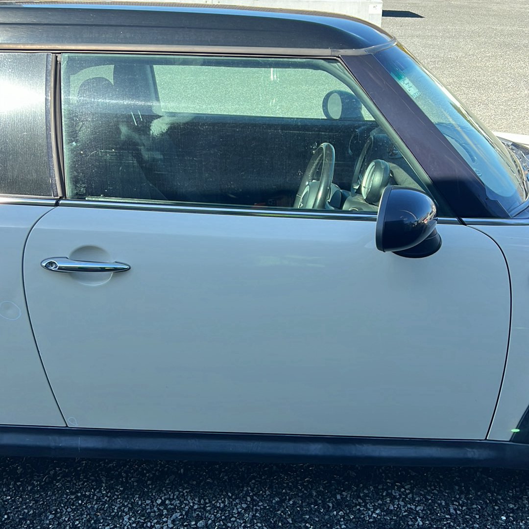 2008-2014 MINI Cooper R55 WMWML320X0TM93432 - Right Front Door Shell PN: