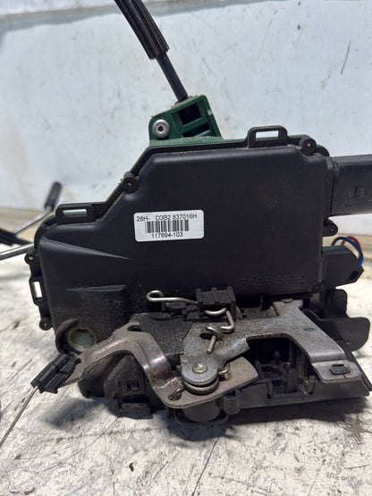 2001-2006 Volkswagen Passat- Right Front Lock Mechanism PN: