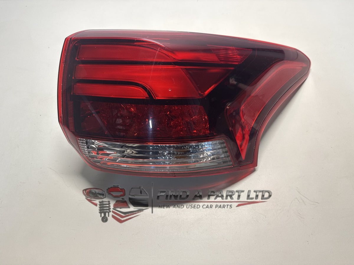 2016 Mitsubishi Outlander GF*W - Right Taillight PN: W2869
